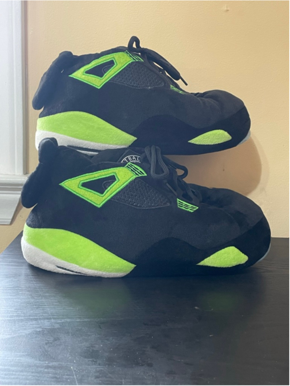 Unisex sneaker Slippers Black Green one size fits most - Picture 3 of 7
